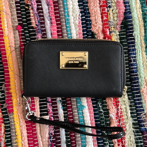 Clutch all almost 97 % new except 1 bug all these brands for a cheap price - Picture 5 of 11